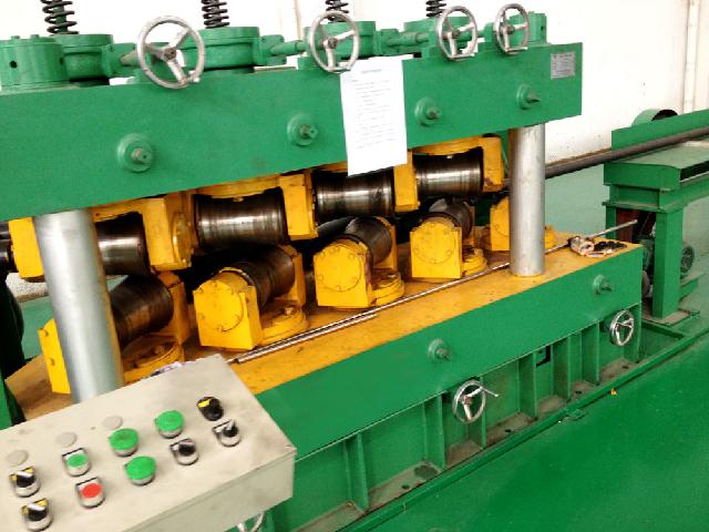 Vertical multi-roll straightening machine