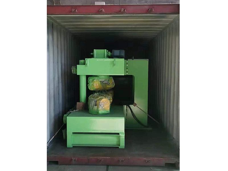 Vertical multi-roll straightening machine